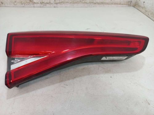 LANTERNA DA TAMPA ESQUERDA RENAULT SANDERO 1.0 2021