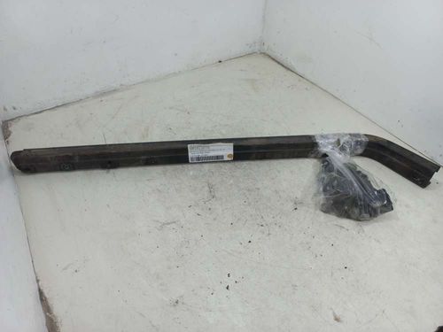 GUIA CENTRAL PORTA FIAT DOBLO 1.4 2011
