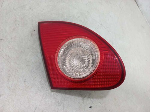 LANTERNA DA TAMPA ESQUERDA TOYOTA COROLLA 1.8 2004