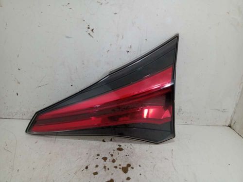 LANTERNA DA TAMPA DIREITA TOYOTA RAV4 2.0 2018