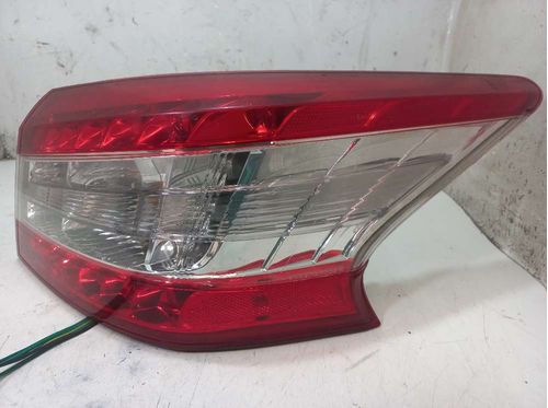 LANTERNA DIREITA NISSAN SENTRA 2.0 2016