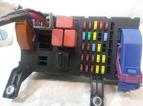 CAIXA DE FUSIVEIS FIAT PUNTO 1.8 2010
