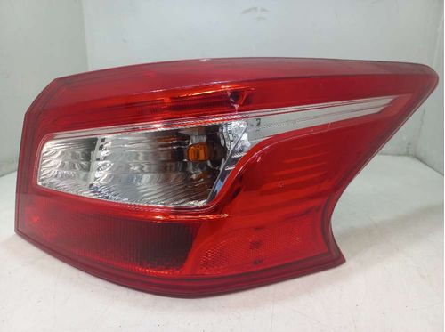 LANTERNA DIREITA NISSAN SENTRA 2.0 2020