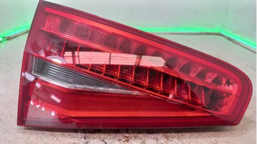 LANTERNA DA TAMPA ESQUERDA AUDI A4 1.8 2015
