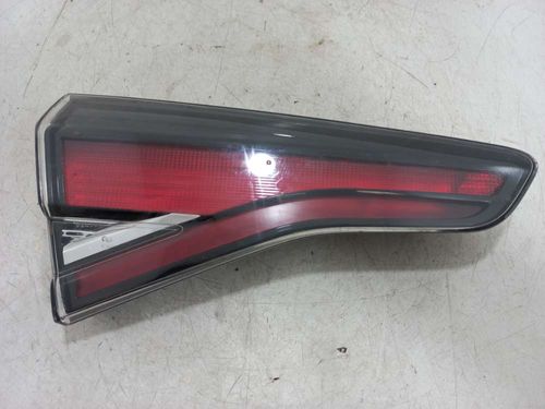 LANTERNA DA TAMPA ESQUERDA RENAULT STEPWAY 1.6 2022
