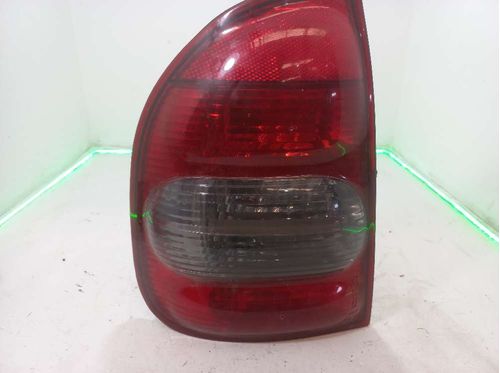 LANTERNA ESQUERDA CHEVROLET CORSA SEDAN GLS 1.6 MPFI 5P 1.6L 2001