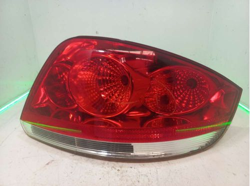 LANTERNA DIREITA FIAT LINEA 1.8 2011