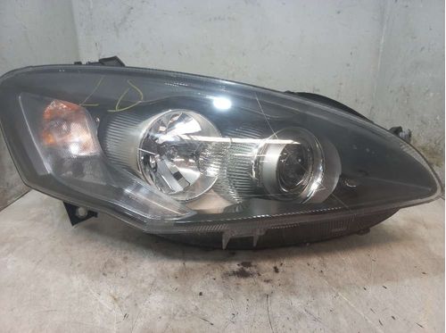 FAROL DIREITO FIAT IDEA 1.8 2014