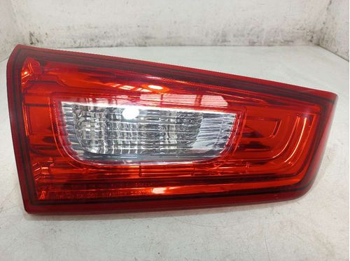 LANTERNA DA TAMPA ESQUERDA MITSUBISHI ASX 2.0 2016