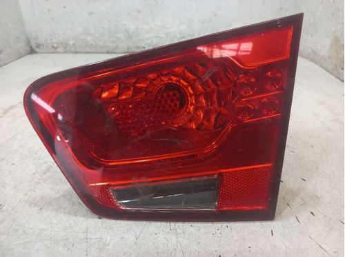 LANTERNA DA TAMPA DIREITA KIA CERATO 1.6 2011