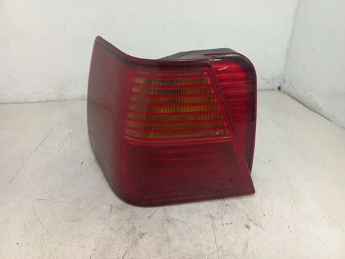 LANTERNA ESQUERDA VOLKSWAGEN SANTANA 1.8 2000