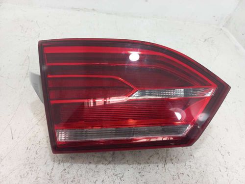 LANTERNA DA TAMPA ESQUERDA VOLKSWAGEN JETTA 2.0 2014
