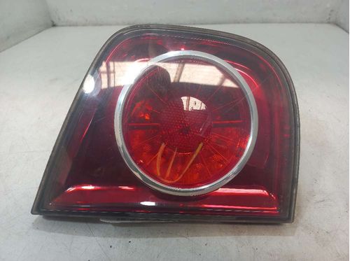 LANTERNA DA TAMPA ESQUERDA VOLKSWAGEN GOLF 1.6 2010