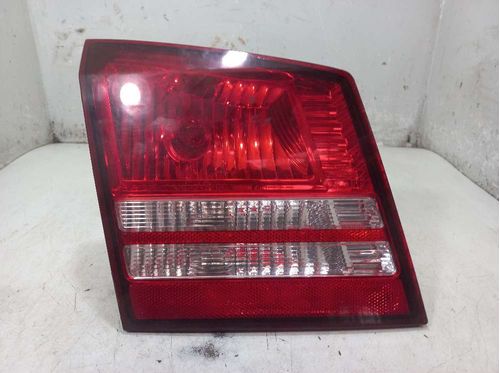 LANTERNA DA TAMPA ESQUERDA DODGE JOURNEY 2.7 2011