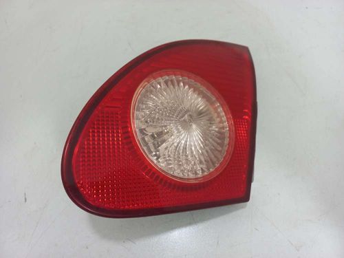LANTERNA DA TAMPA DIREITA TOYOTA COROLLA 1.8 2003