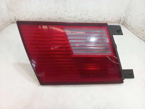LANTERNA DA TAMPA ESQUERDA VOLKSWAGEN SANTANA 2.0 2003