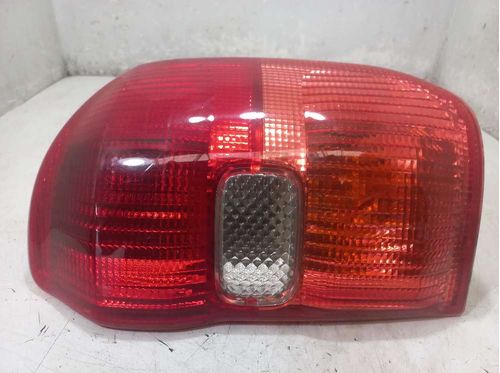LANTERNA DIREITA TOYOTA RAV 2.0 2003