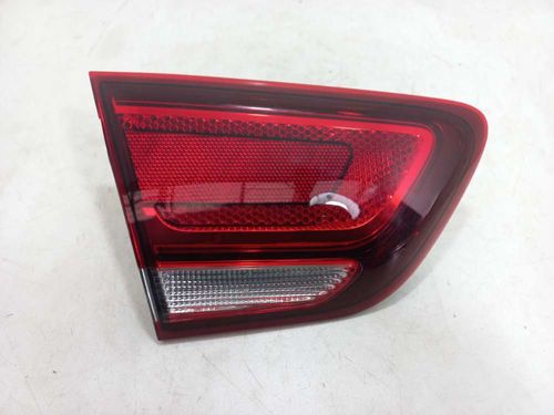 LANTERNA DA TAMPA ESQUERDA CHEVROLET COBALT 1.4 2019