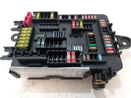 CAIXA DE FUSIVEIS BMW 320 2.0 2014