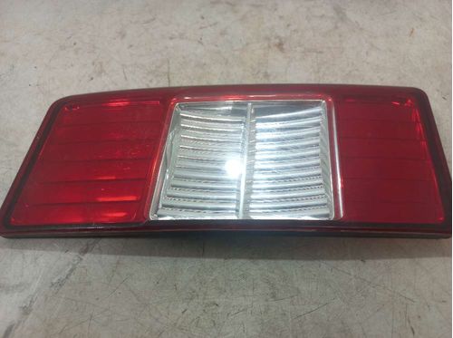 LANTERNA DA TAMPA ESQUERDA FIAT STRADA 1.8 2013