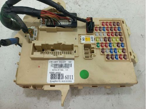 CAIXA DE FUSIVEIS HYUNDAI I30 1.8 2015
