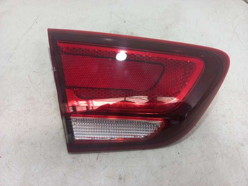 LANTERNA DA TAMPA ESQUERDA CHEVROLET COBALT 1.8 2017
