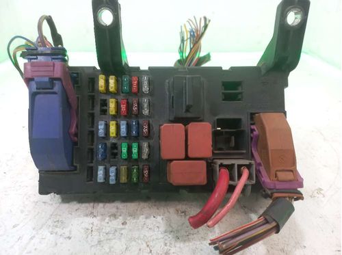CAIXA DE FUSIVEIS FIAT STRADA 1.8 2009
