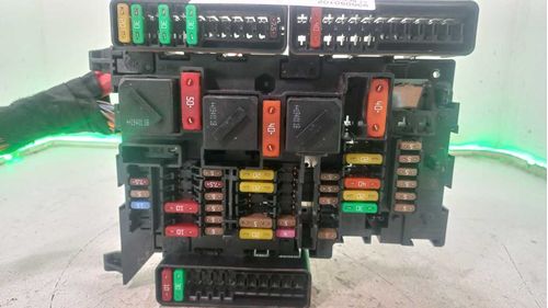CAIXA DE FUSIVEIS BMW X1 2.0 2020