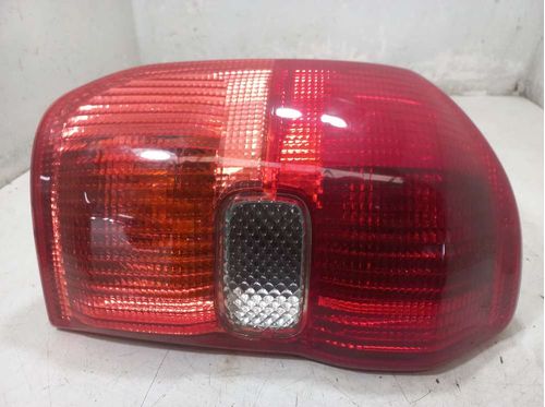 LANTERNA ESQUERDA TOYOTA RAV 2.0 2003