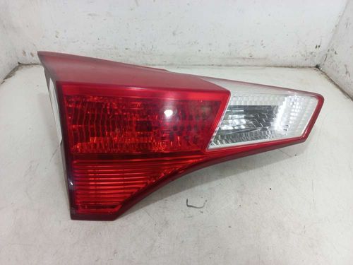 LANTERNA DA TAMPA ESQUERDA TOYOTA RAV4 2.5 2013
