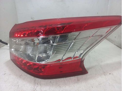 LANTERNA DIREITA NISSAN SENTRA 2.0 2015