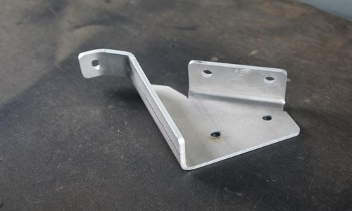 SUPORTE DIREITO DA CARENAGEM TRASEIRA EM ALUMINIO