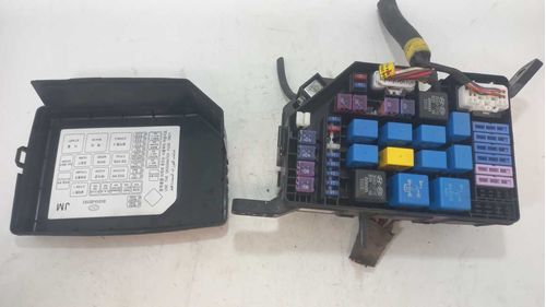 CAIXA DE FUSIVEIS HYUNDAI TUCSON 2.0 2010
