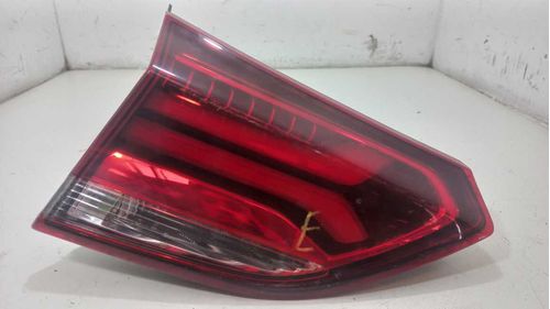 LANTERNA DA TAMPA ESQUERDA CHEVROLET TRACKER 1.2 2021