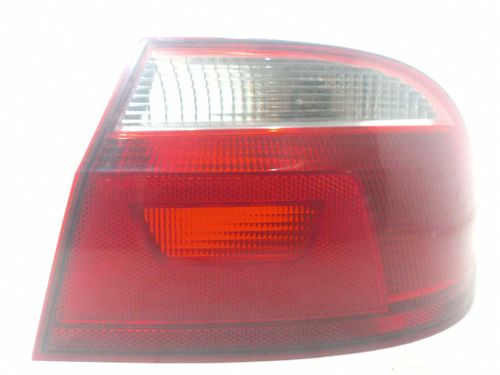 LANTERNA DIREITA VOLKSWAGEN VOYAGE 1.6 2013