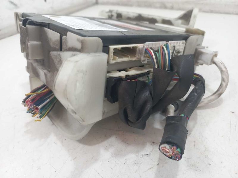 caixa-de-fusiveis-toyota-prius-1-8-2013-002b2b04-e08e-44dd-9143-5ba79d78d300