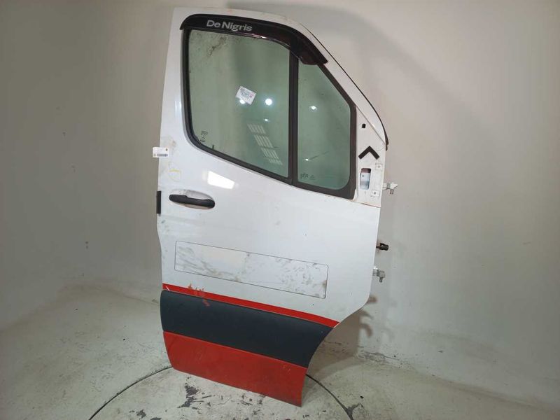 porta-dianteira-direita-van-mercedes-benz-sprinter-2-2-2022-54c5ff96-fcee-46d9-86d7-cd143f2548b5