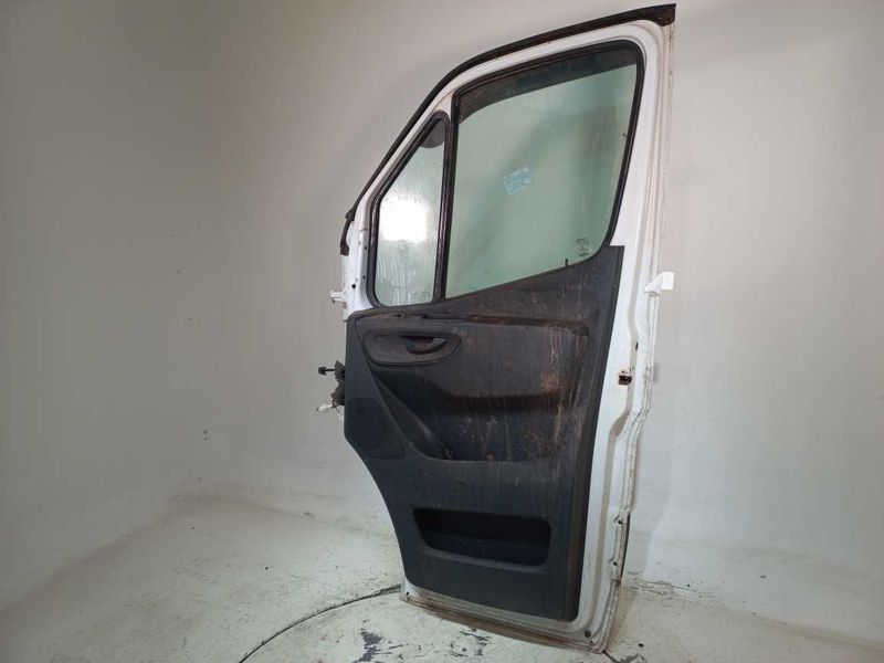 porta-dianteira-direita-van-mercedes-benz-sprinter-2-2-2022-27c9e256-1b8f-4bb1-b962-b799d068429d