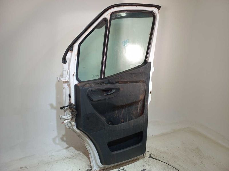 porta-dianteira-direita-van-mercedes-benz-sprinter-2-2-2022-b96f20c3-0a91-4eee-ba16-b07c286fe5b9
