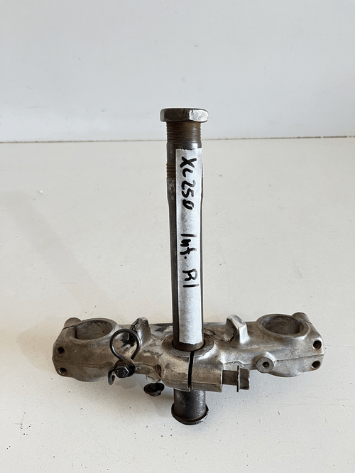 Mesa Inferior Xl 250 Original Honda C/ Porca