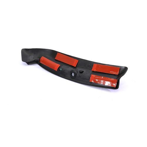 ACABAMENTO PARA-BRISA PALIO 12/ 100204833 LD Fiat  100204833 PEÇA
