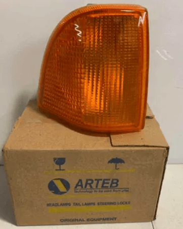 Lanterna Dianteira Lado Direito Arteb 0560008 Ambar Pampa Del Rey Belina 1985 / 1992