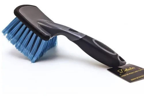 ESCOVA PARA LIMPEZA DE CAIXA DE RODA CABO CURTO DETAILER